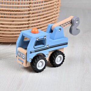Abschleppwagen aus Holz – für kleine Fahrzeugfans