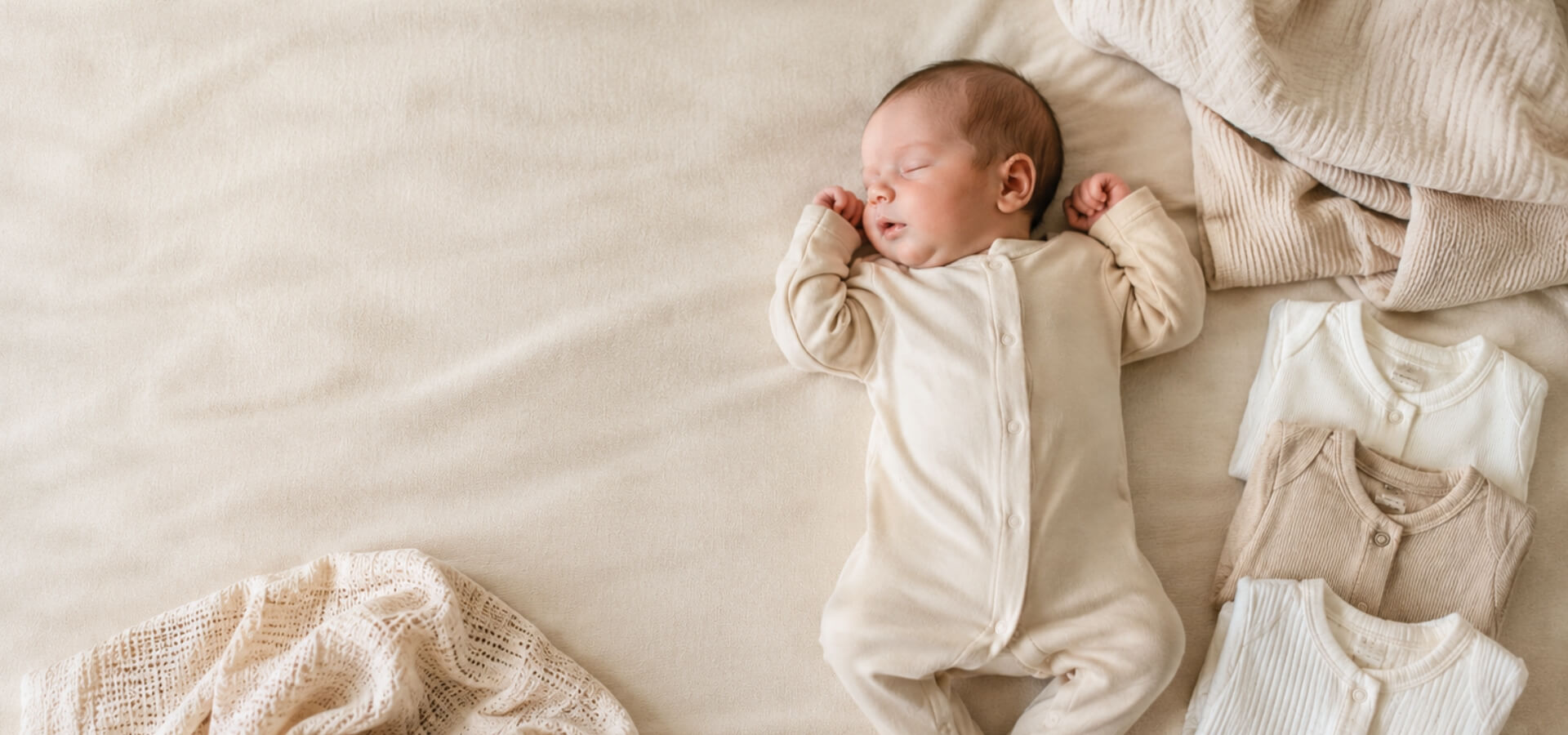 Mehr über den Artikel erfahren Wie viele Strampler braucht ein Baby wirklich?